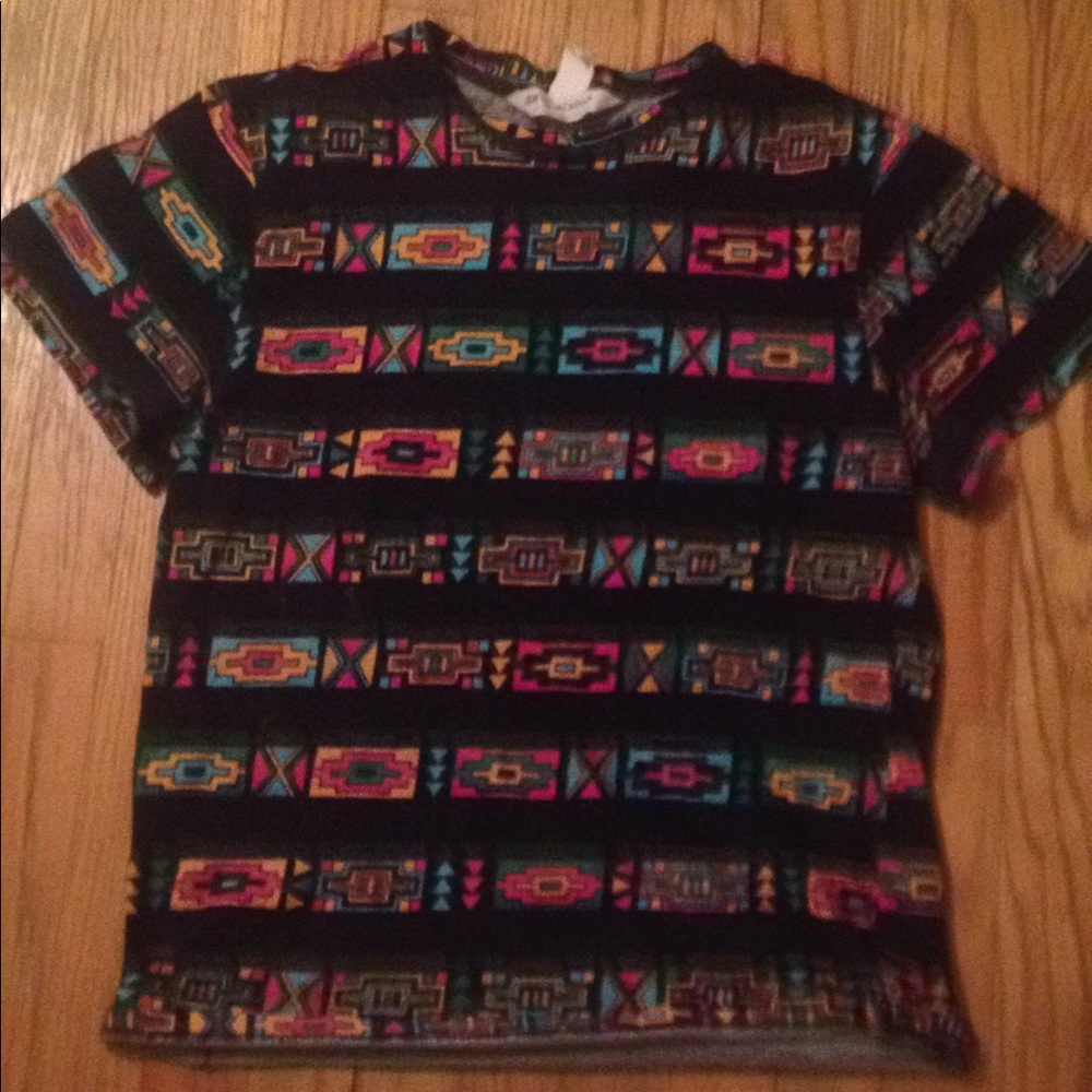 H&M pattern tee - Picture 3 of 5